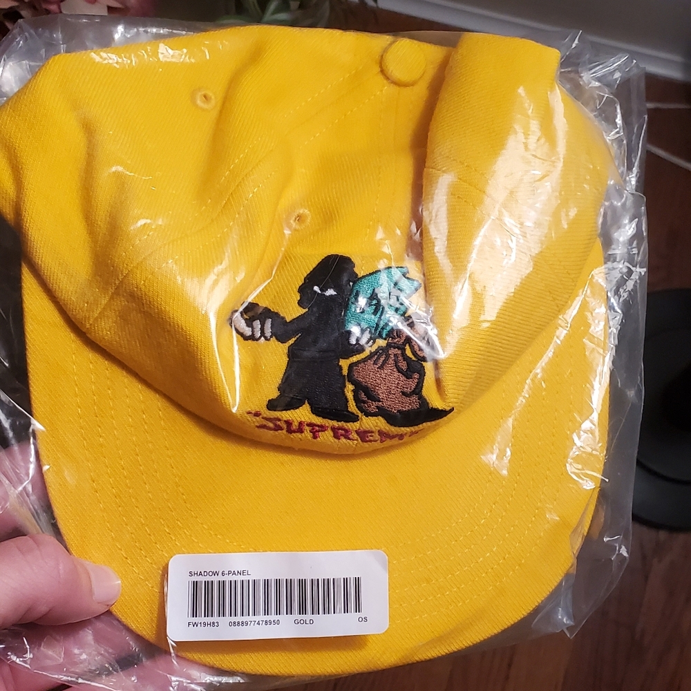 Supreme snapback hat